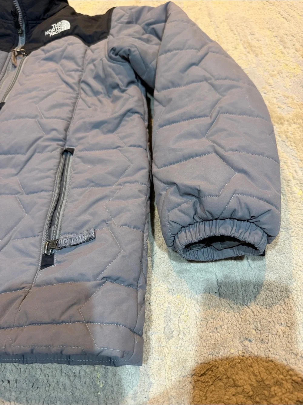 The North Face Gray Quilted Jacket with Black Shoulder Yoke boys XL in GUC